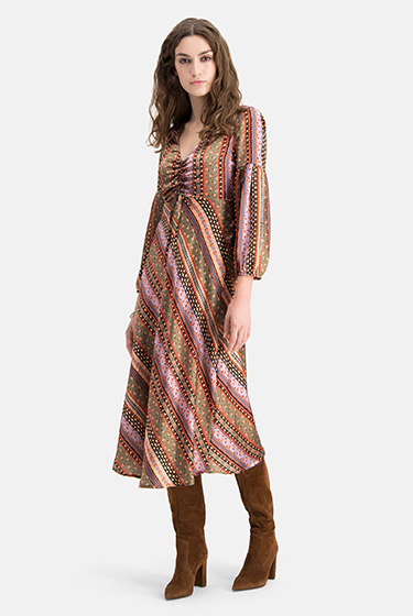 18_BohemianAesthetic-Teaser_MOBILE Boho Kleid aus Satin von Nicowa