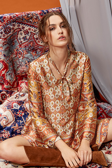 54_BohemianAesthetic-Teaser_MOBILE Elegantes Gypsy Kleid von Nicowa