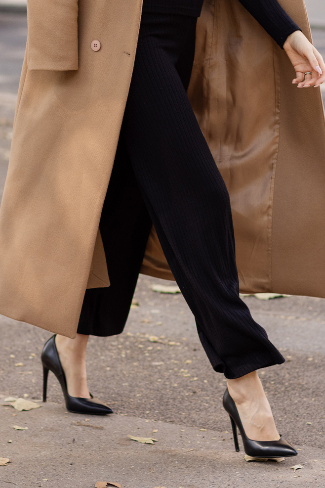 Wollmantel in Camel Zeitloser Mantel in italienischem Design von Nicowa