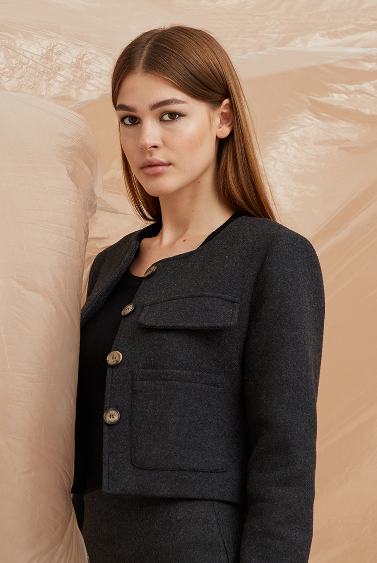 Straight fitted jacket in anthracite