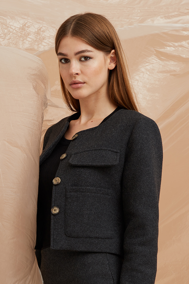 Kurze Wolljacke Anthracitefarbene Jacke im geraden Schnitt