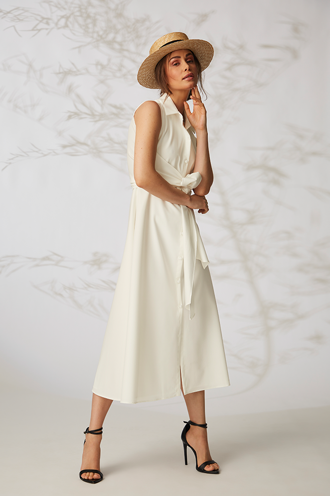 Sleveless dress with tie detail