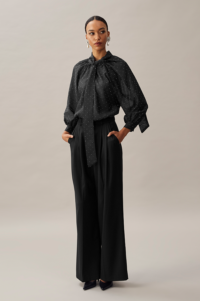 Blouse with bow tie in black