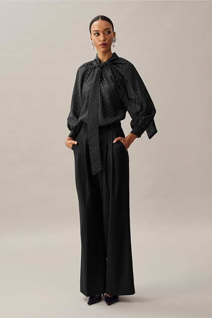 Blouse with bow tie in black