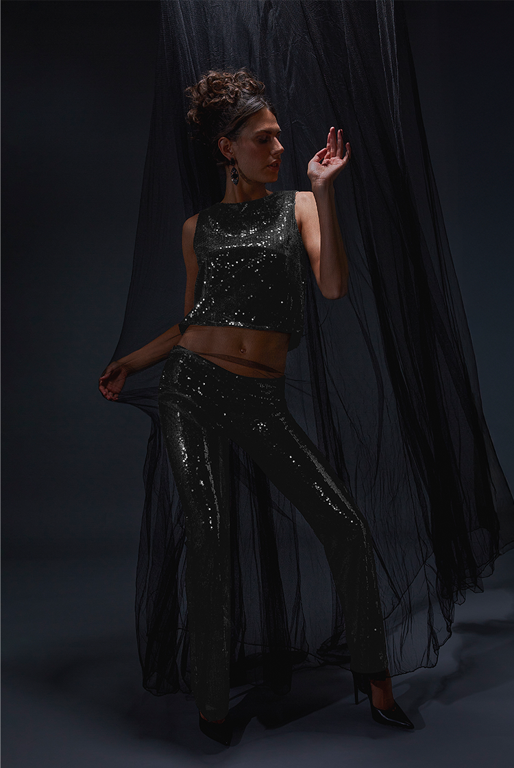 Top und Hose mit ausgestelltem Bein in Schwarz