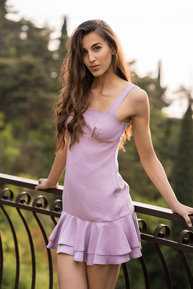Minikleid mit Volantsaum in Rose